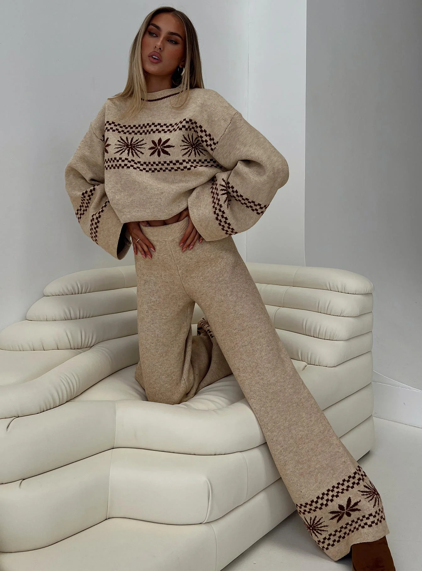 Anok Graphic Sweater Cream / Brown - Image 10
