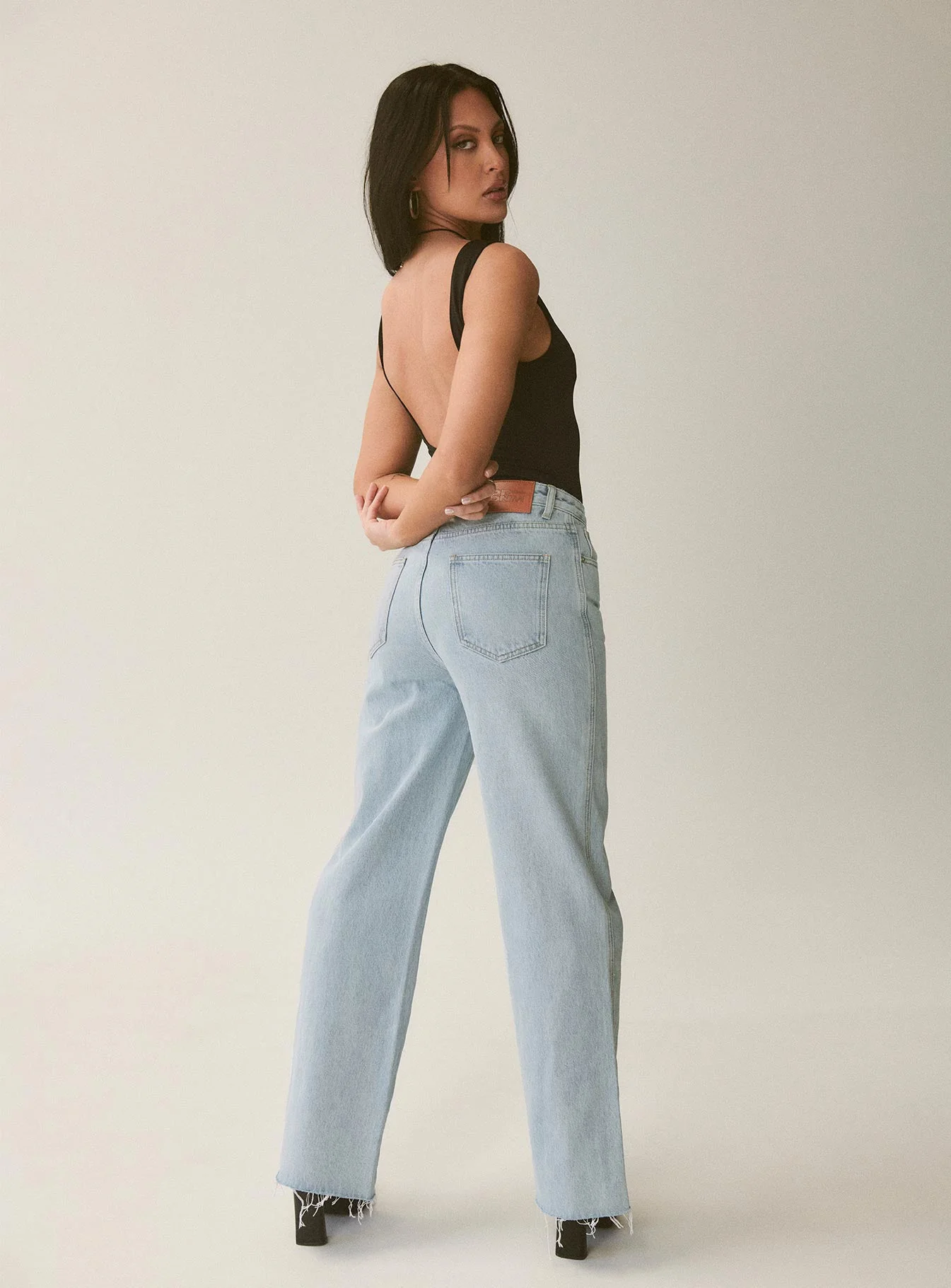 Arlington Straight Leg Denim Jeans Light Wash - Image 2