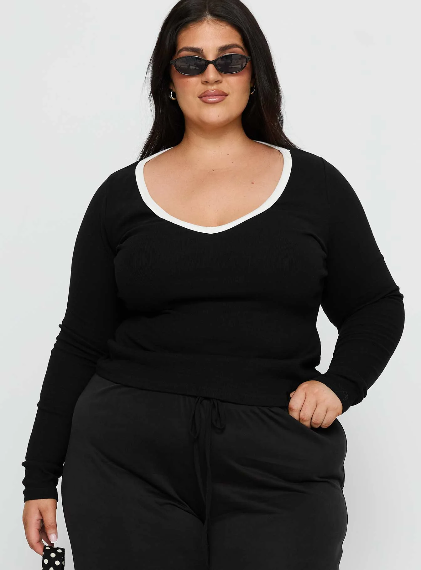Baseline V Neck Long Sleeve Top Black / White Curve - Image 2