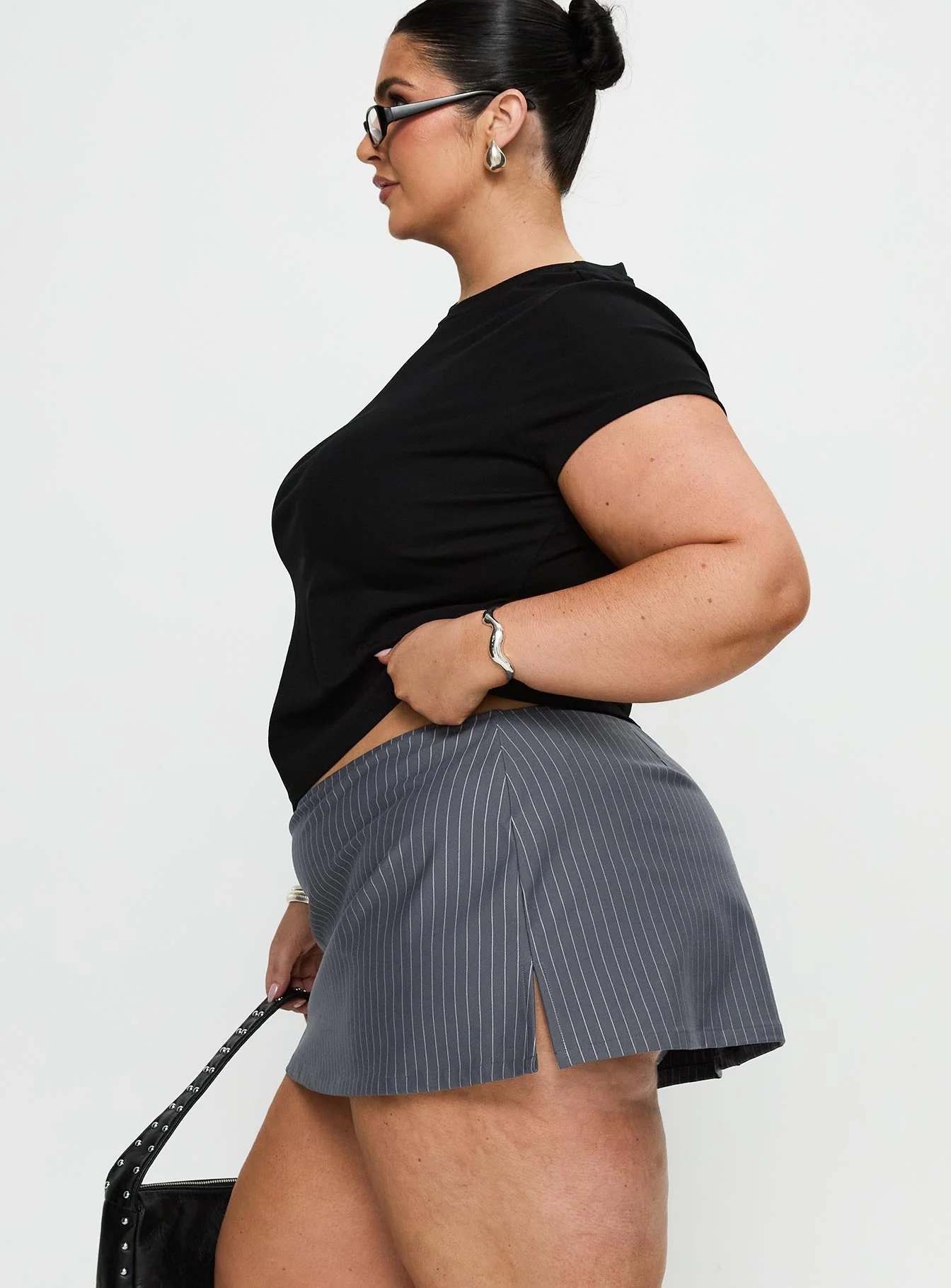 Can't Sleep Skort Charcoal Stripe Curve - Image 4