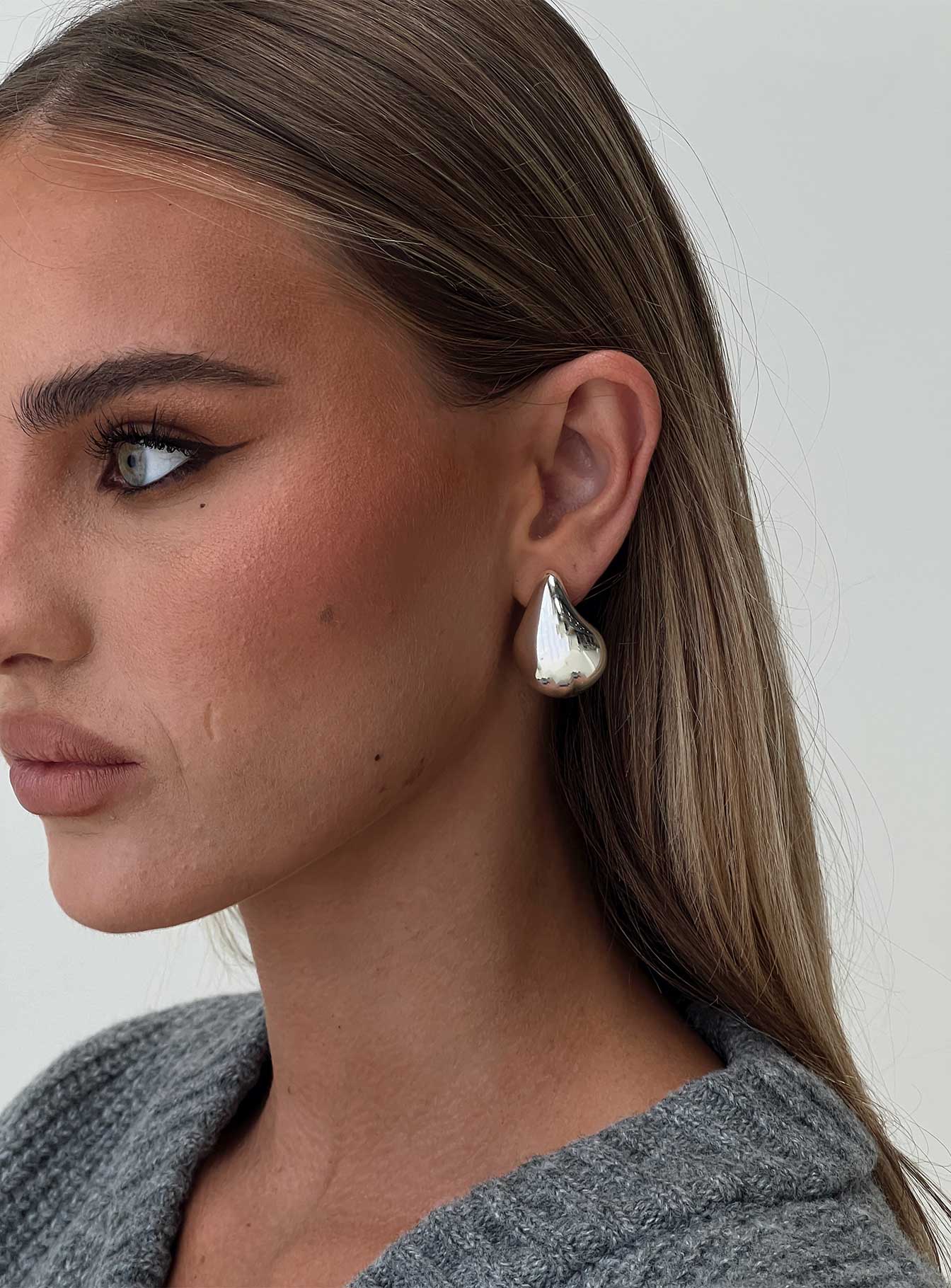 Dazzling Teardrop Earrings Silver - Image 4