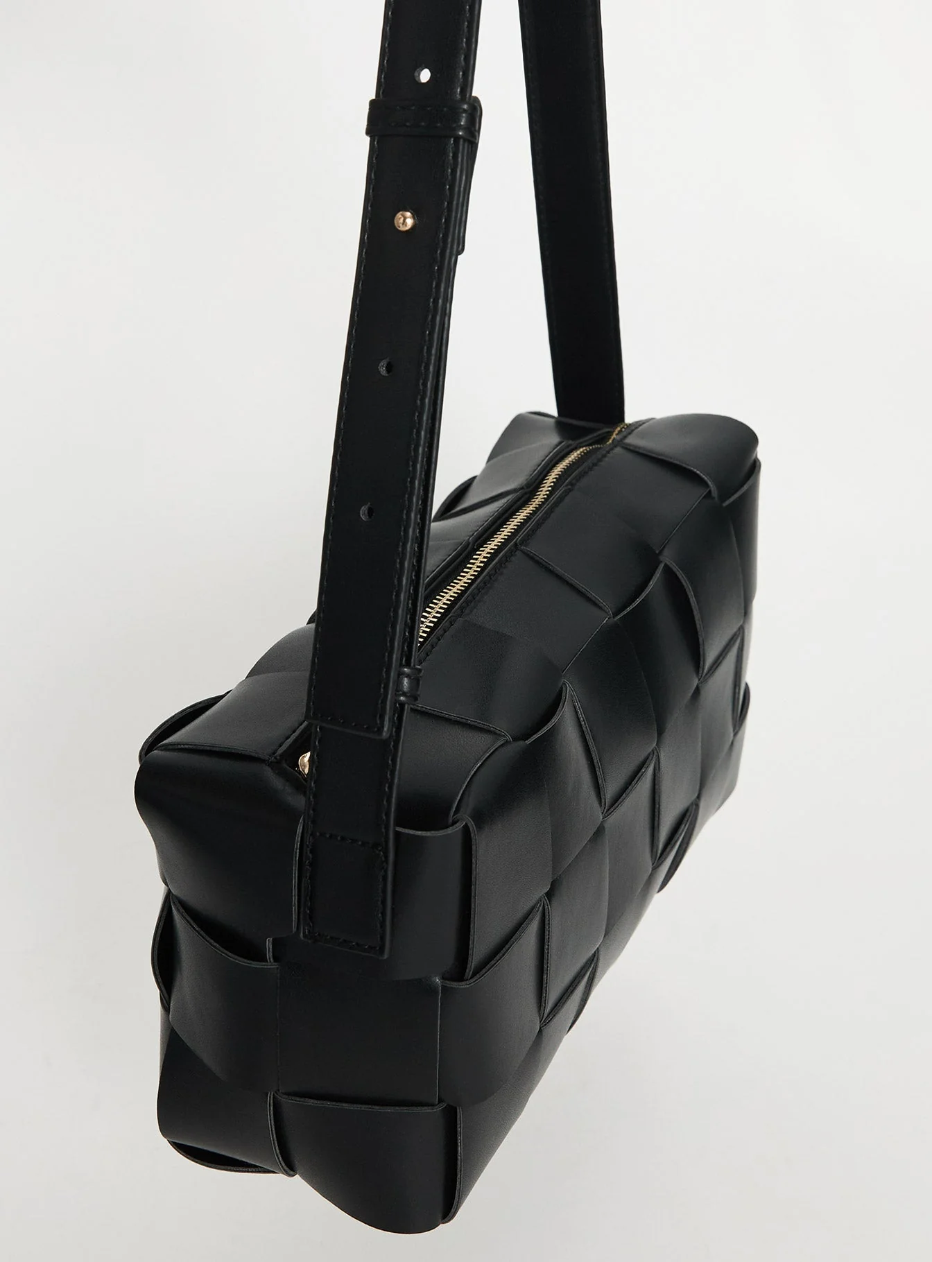 Declynn Woven Shoulder Bag Black - Image 5