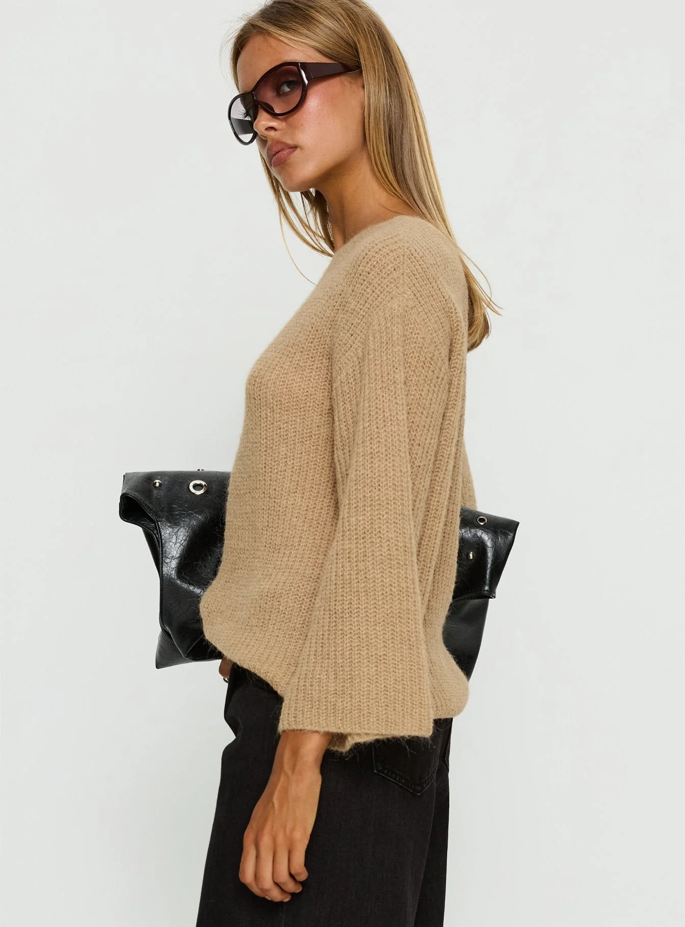 Delyn Off Shoulder Slouchy Knit Sweater Camel - Image 4