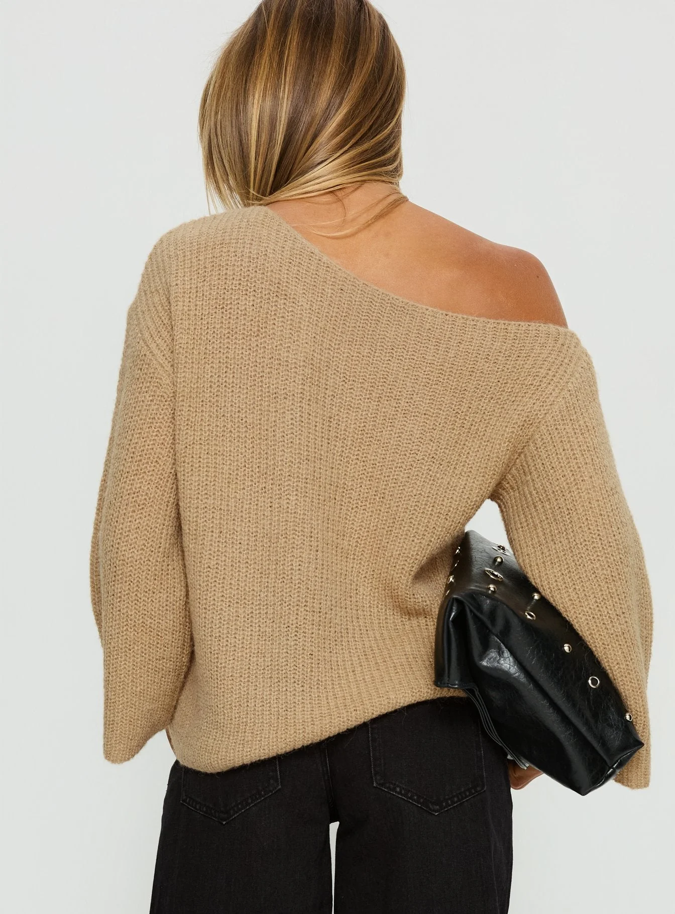 Delyn Off Shoulder Slouchy Knit Sweater Camel - Image 5