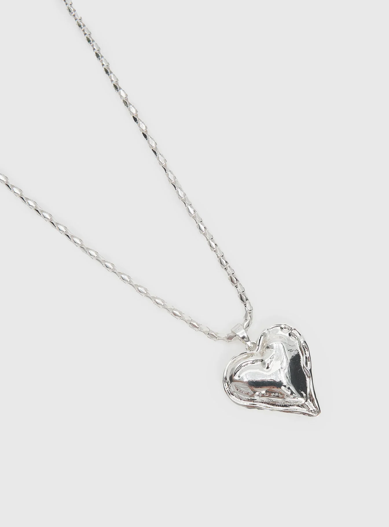 Fascinated Heart Pendant Necklace Silver - Image 3