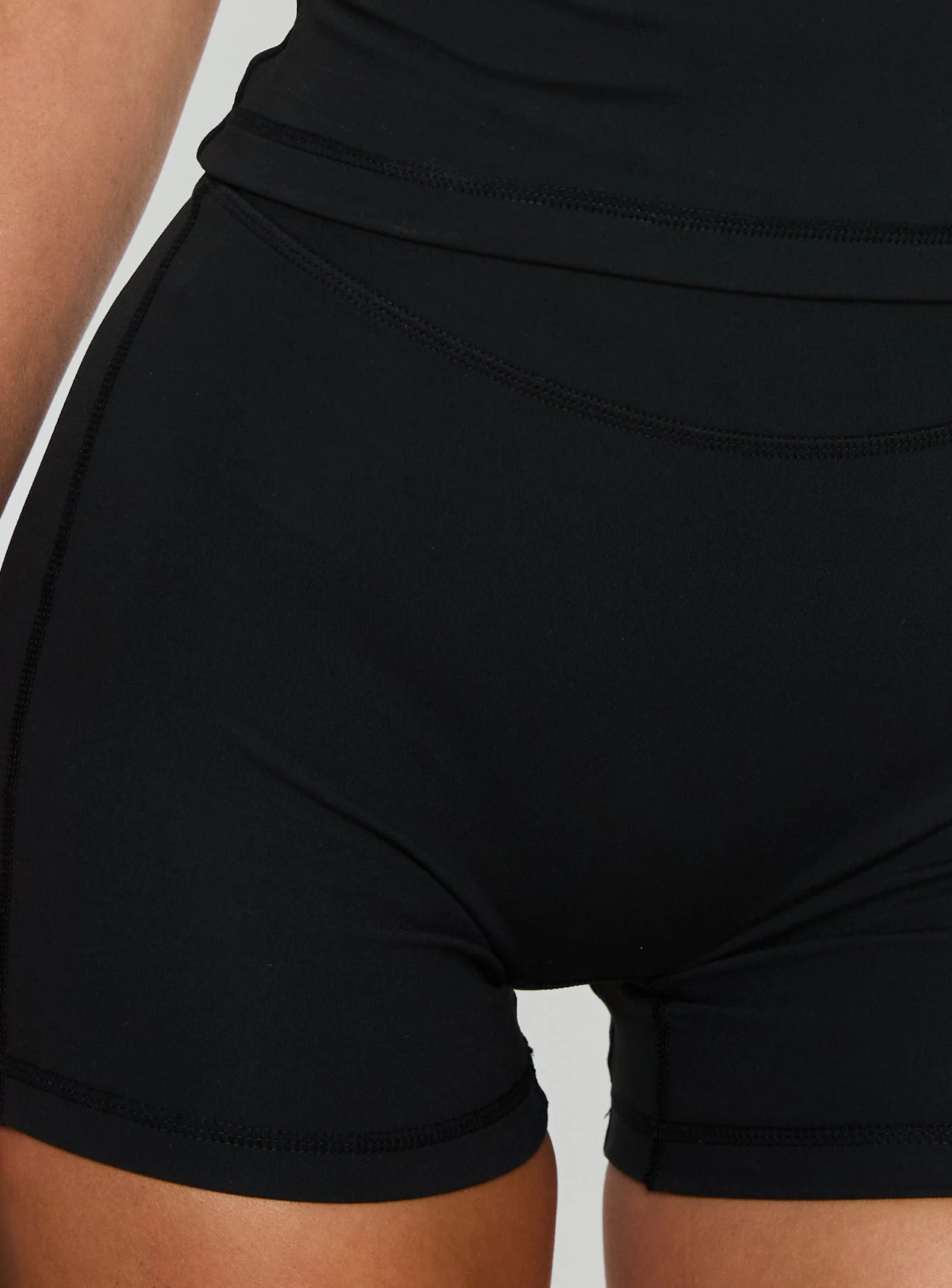 Final Form Active 4" Invisible Scrunch Shorts Black - Image 8