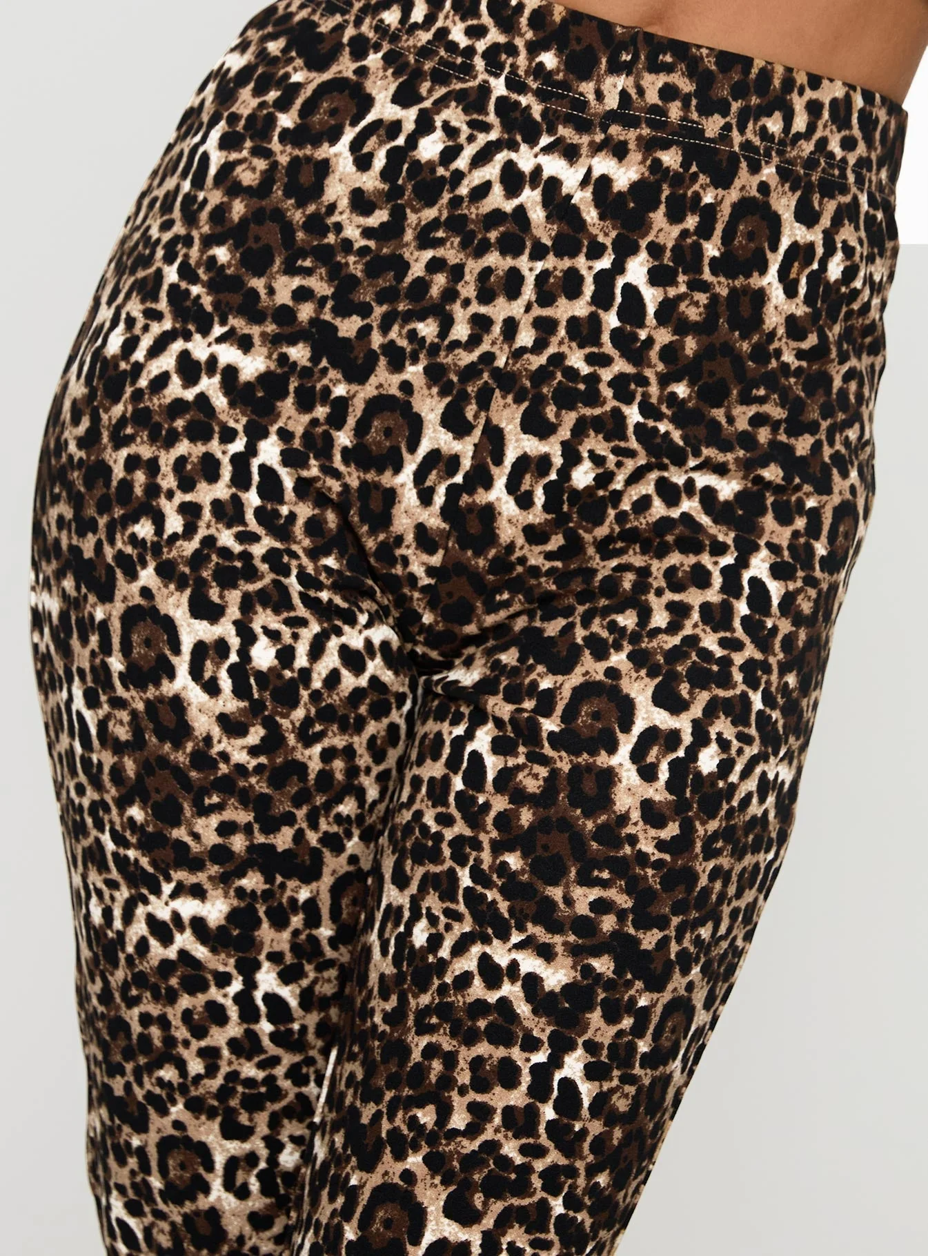 Firecracker Capri Pants Leopard - Image 6