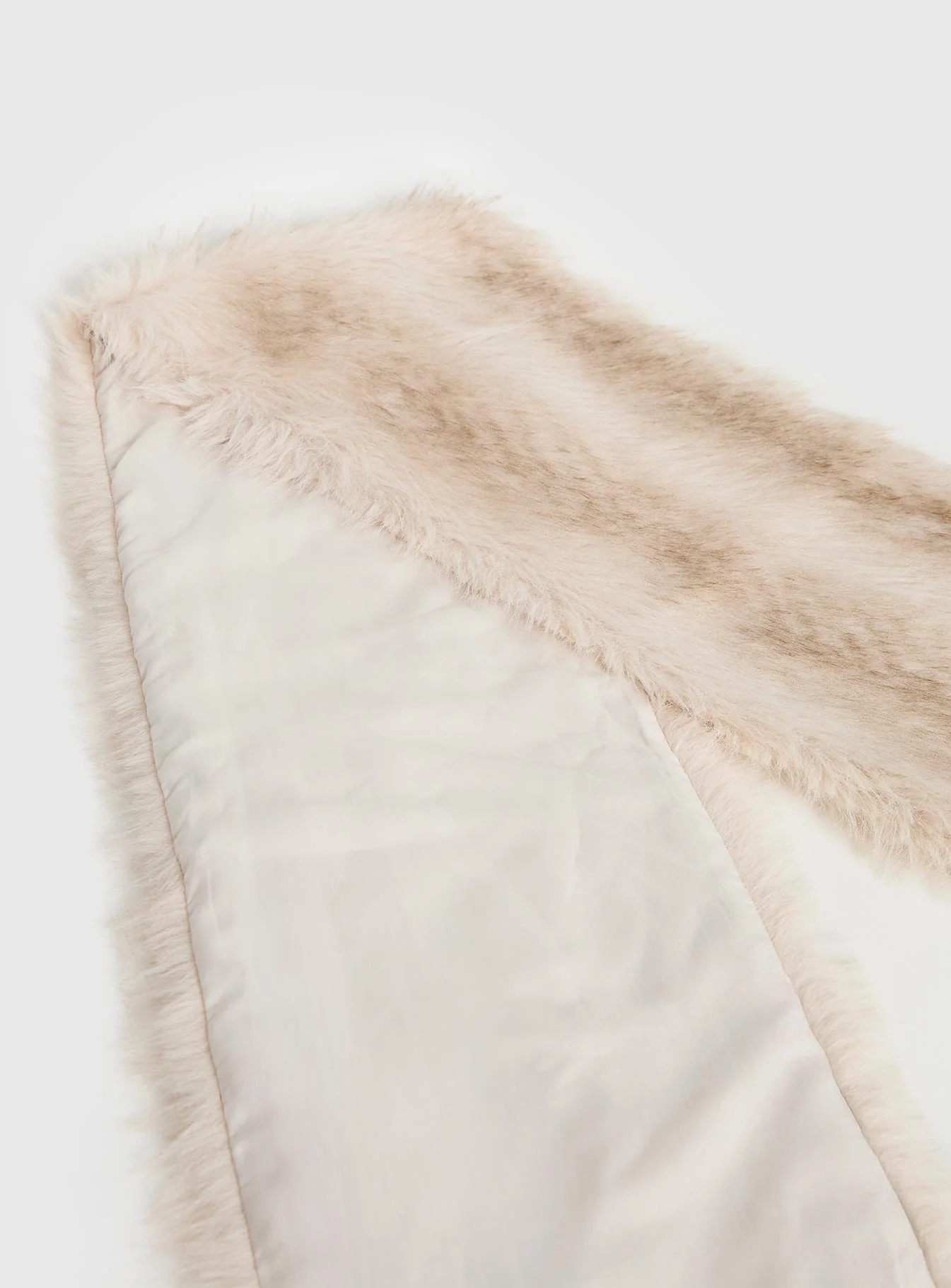 Freeze Fluffy Scarf Beige - Image 3