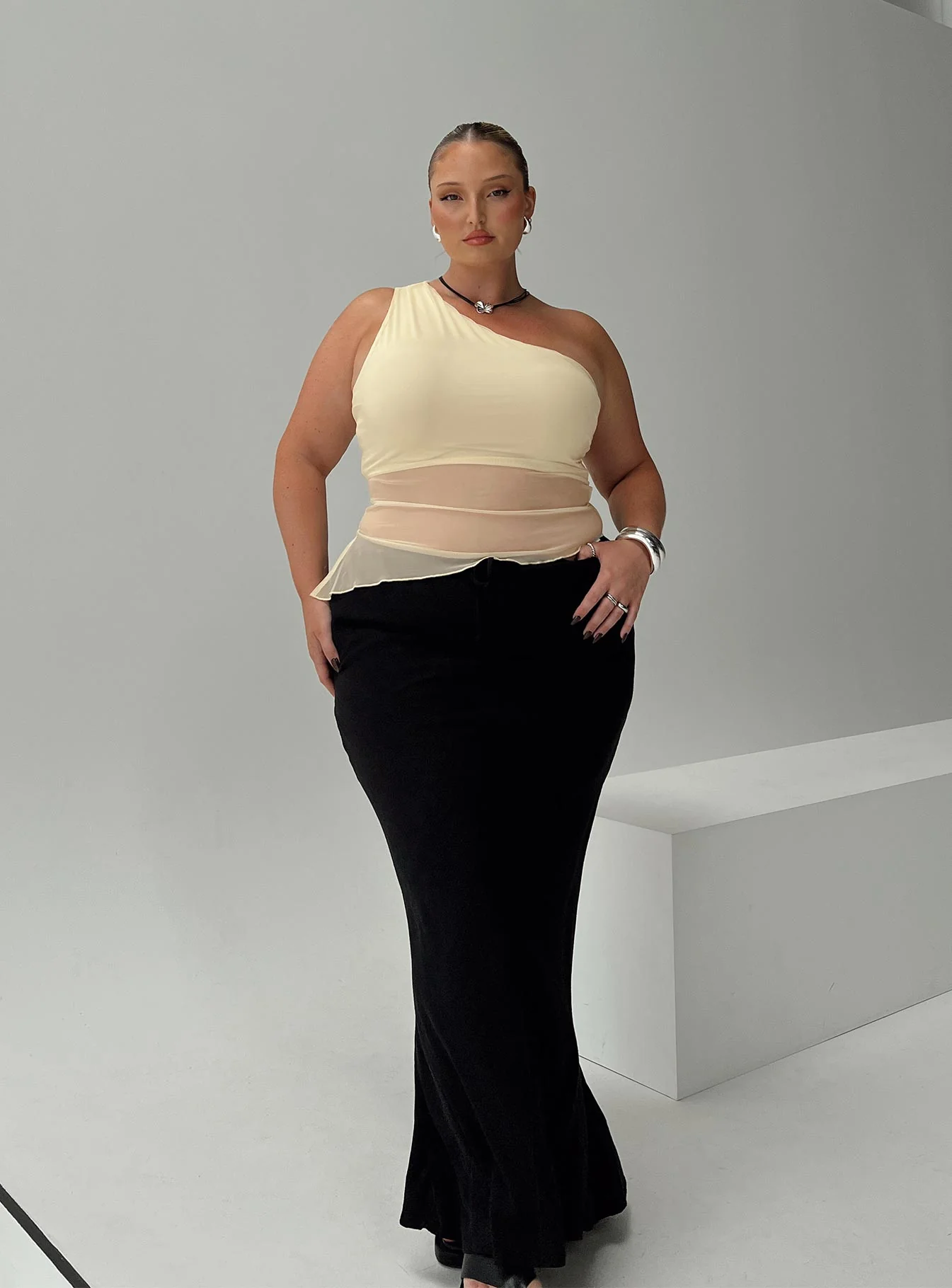 Gilda Asymmetric Top Cream Curve - Image 7