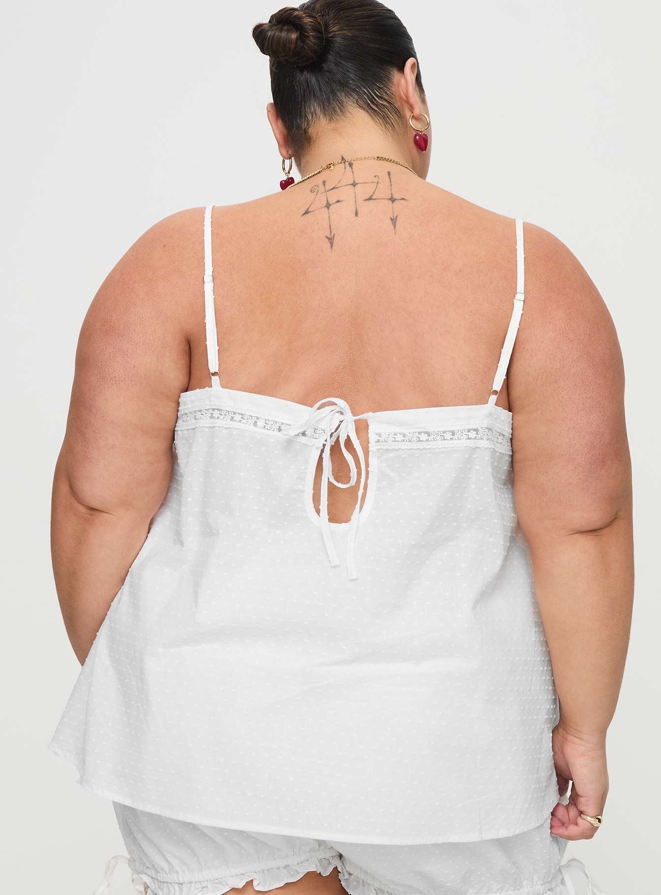 Invisible String Sleep Top White Curve - Image 5