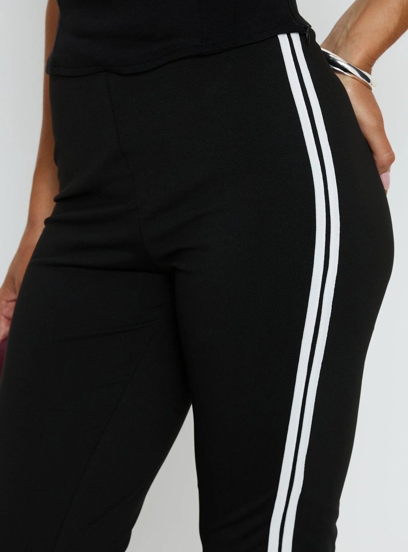 Jobey Capri Pants Black - Image 6
