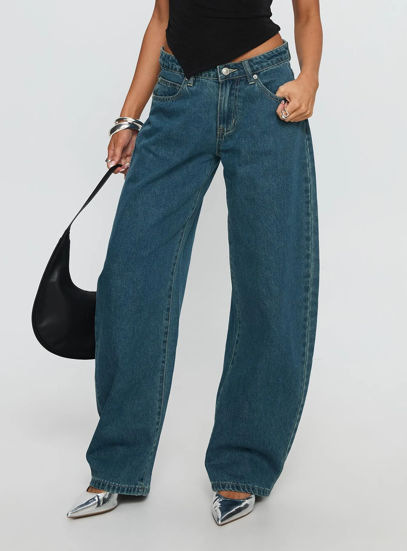 Juda Mid Rise Barrel Leg Jeans Mid Blue Wash - Image 2