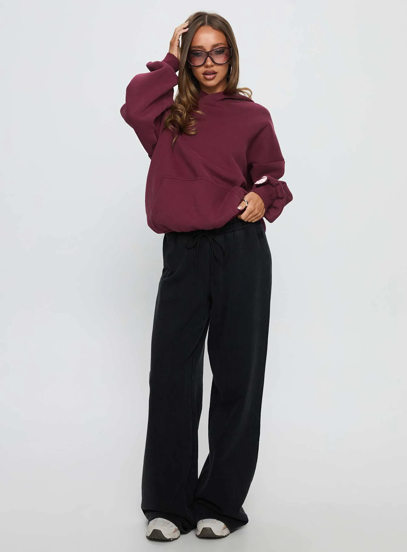 Kisses Graphic Hoodie Wine - Image 3