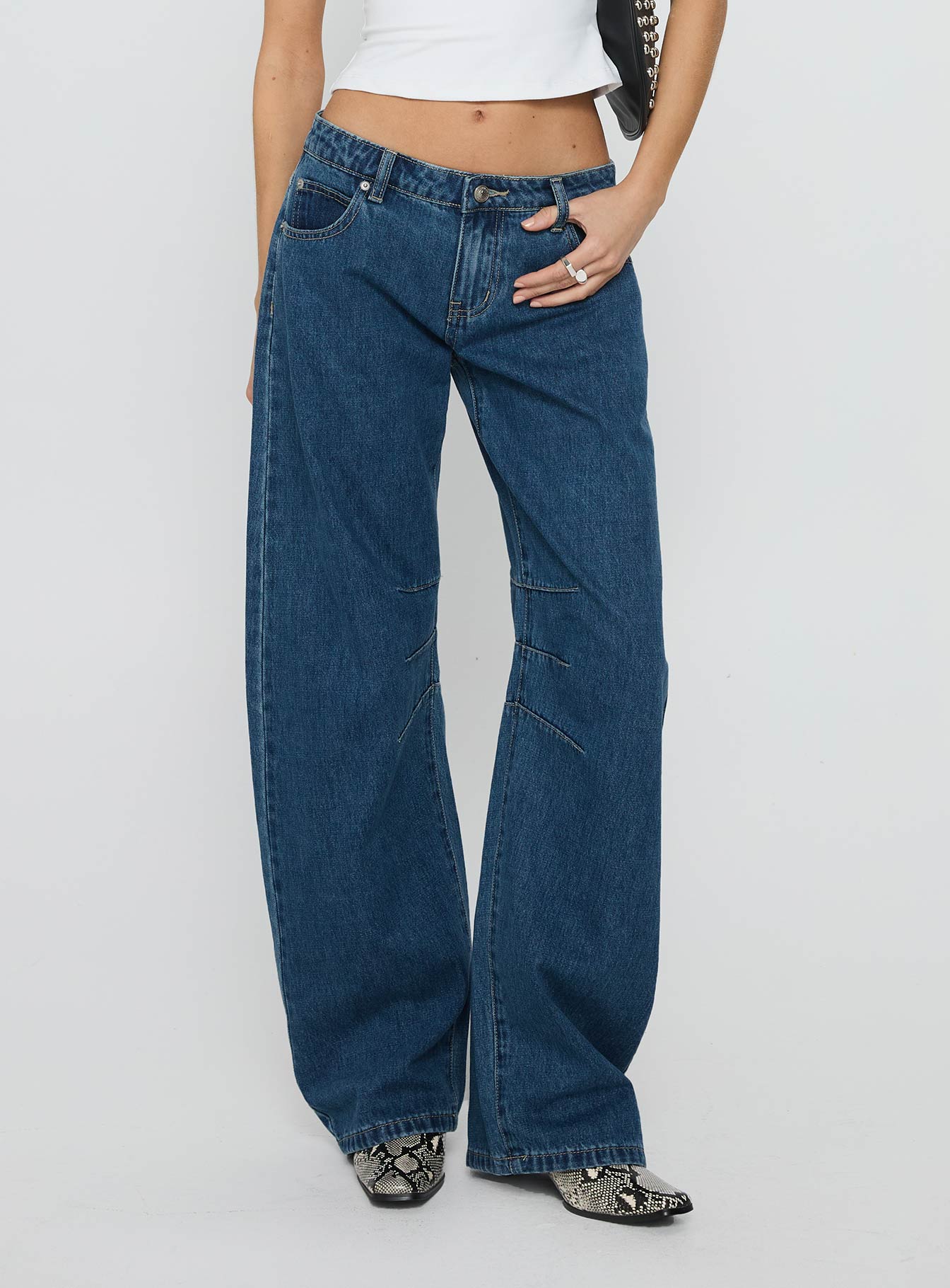 Tippie Low Rise Barrel Leg Jeans Mid Wash - Image 2