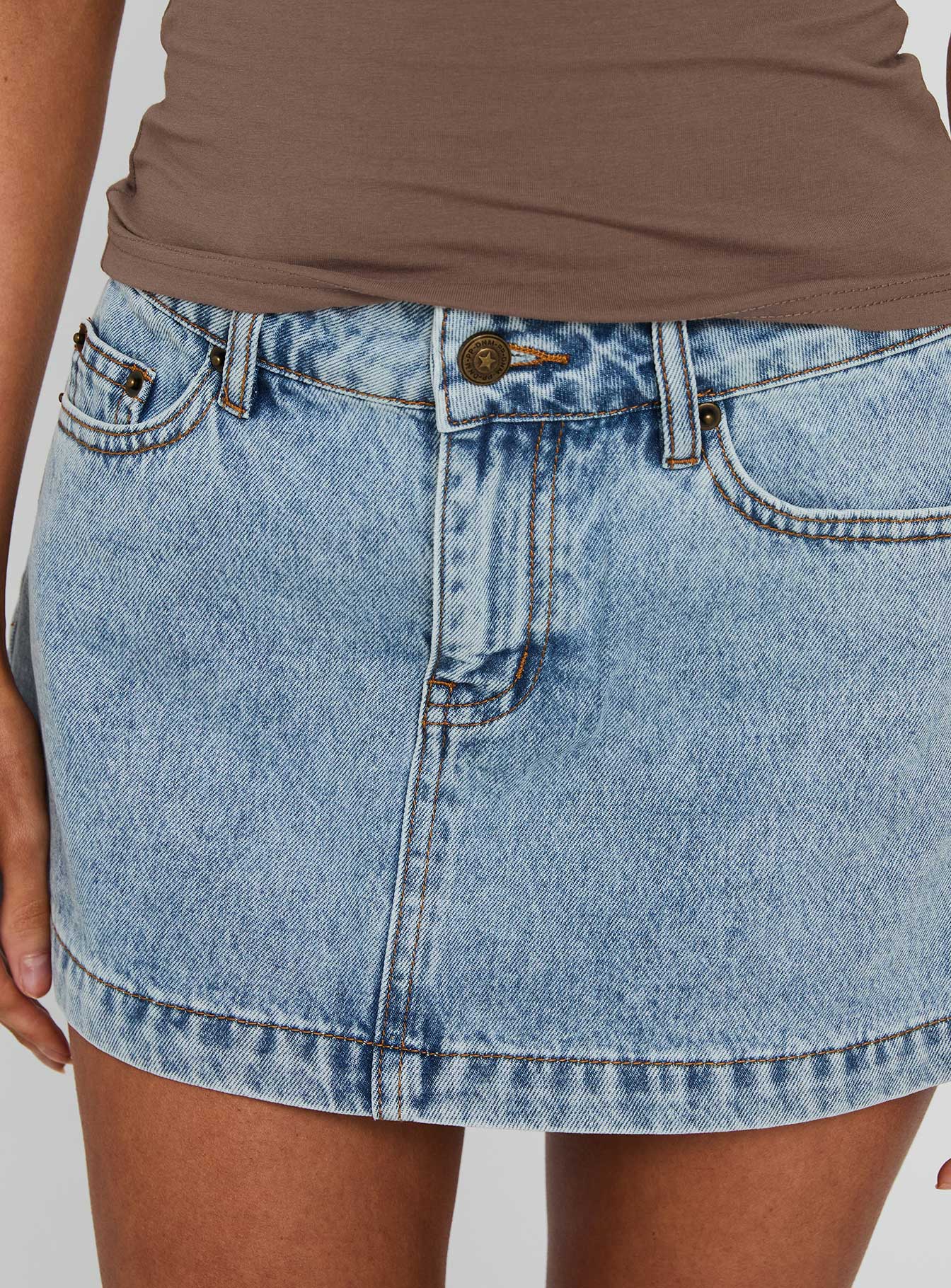 Nicolina Low Rise Denim Mini Skirt Ice Blue Wash - Image 6