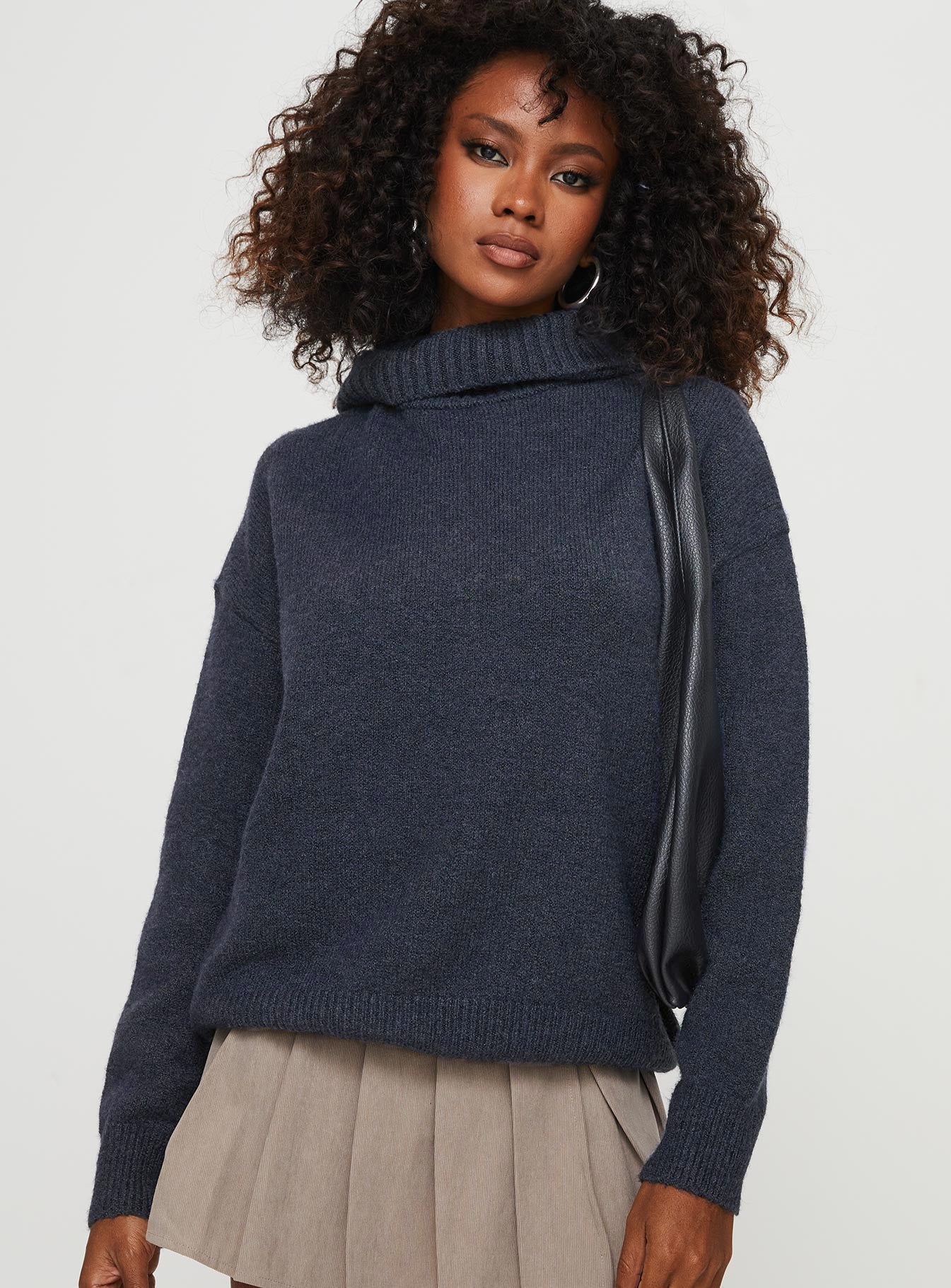 Oswin Turtleneck Sweater Navy - Image 2