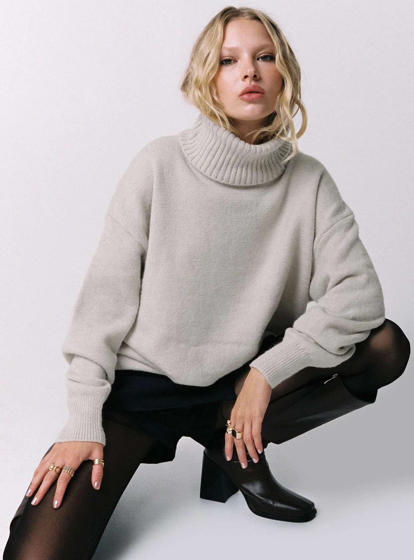 Oswin Turtleneck Sweater Oatmeal - Image 12