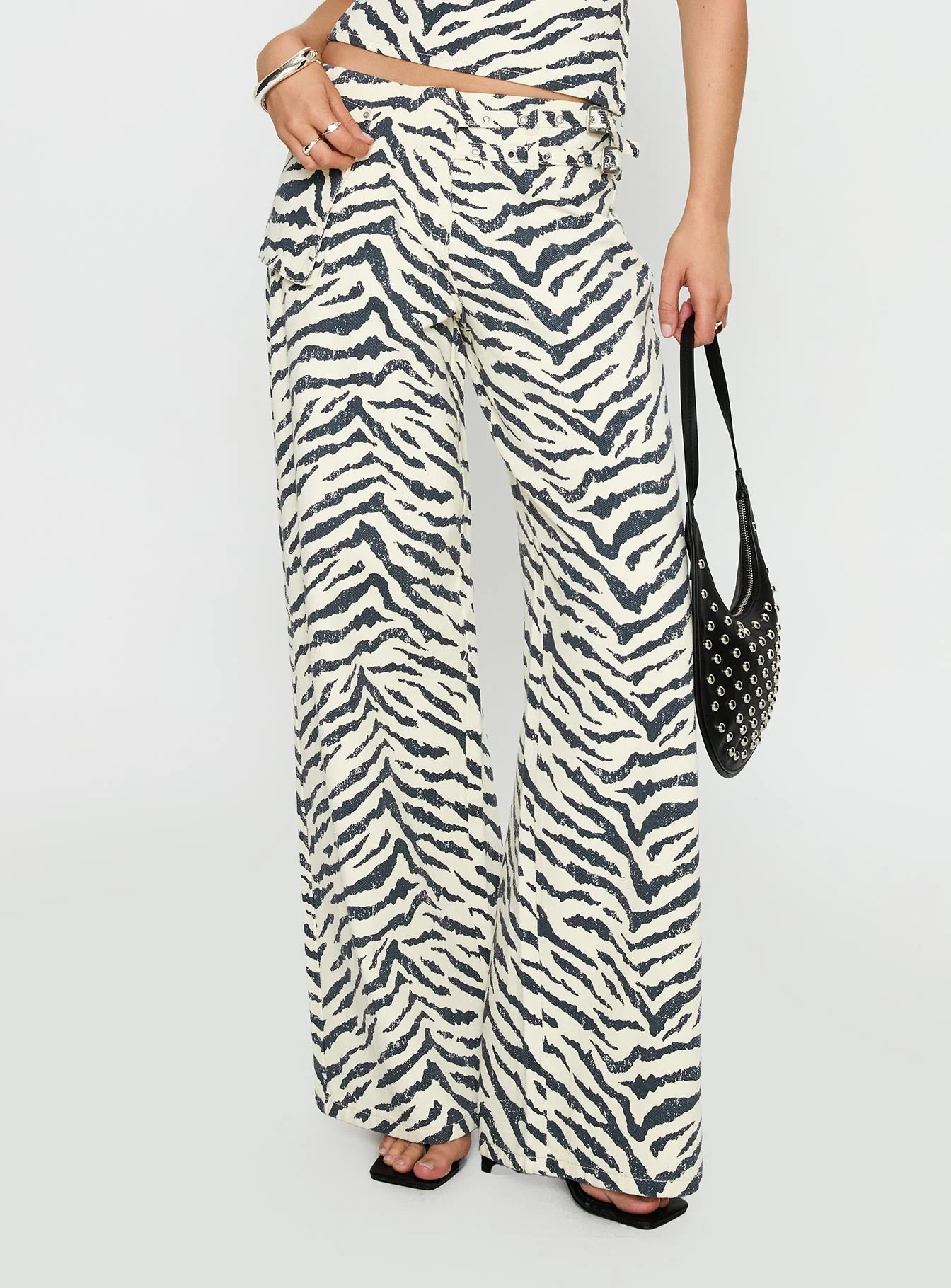 Paltrow Mid Rise Wide Leg Cargo Jeans Zebra - Image 2