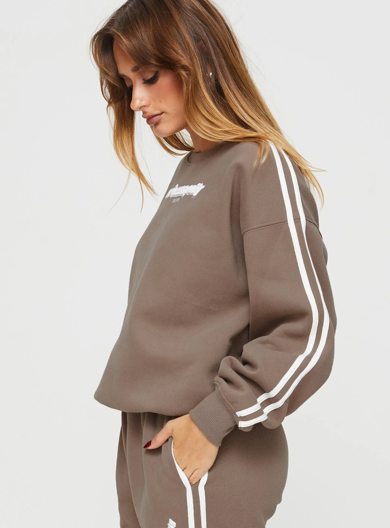 Princess Polly Crew Neck Sweatshirt Stripe Taupe / White - Image 4