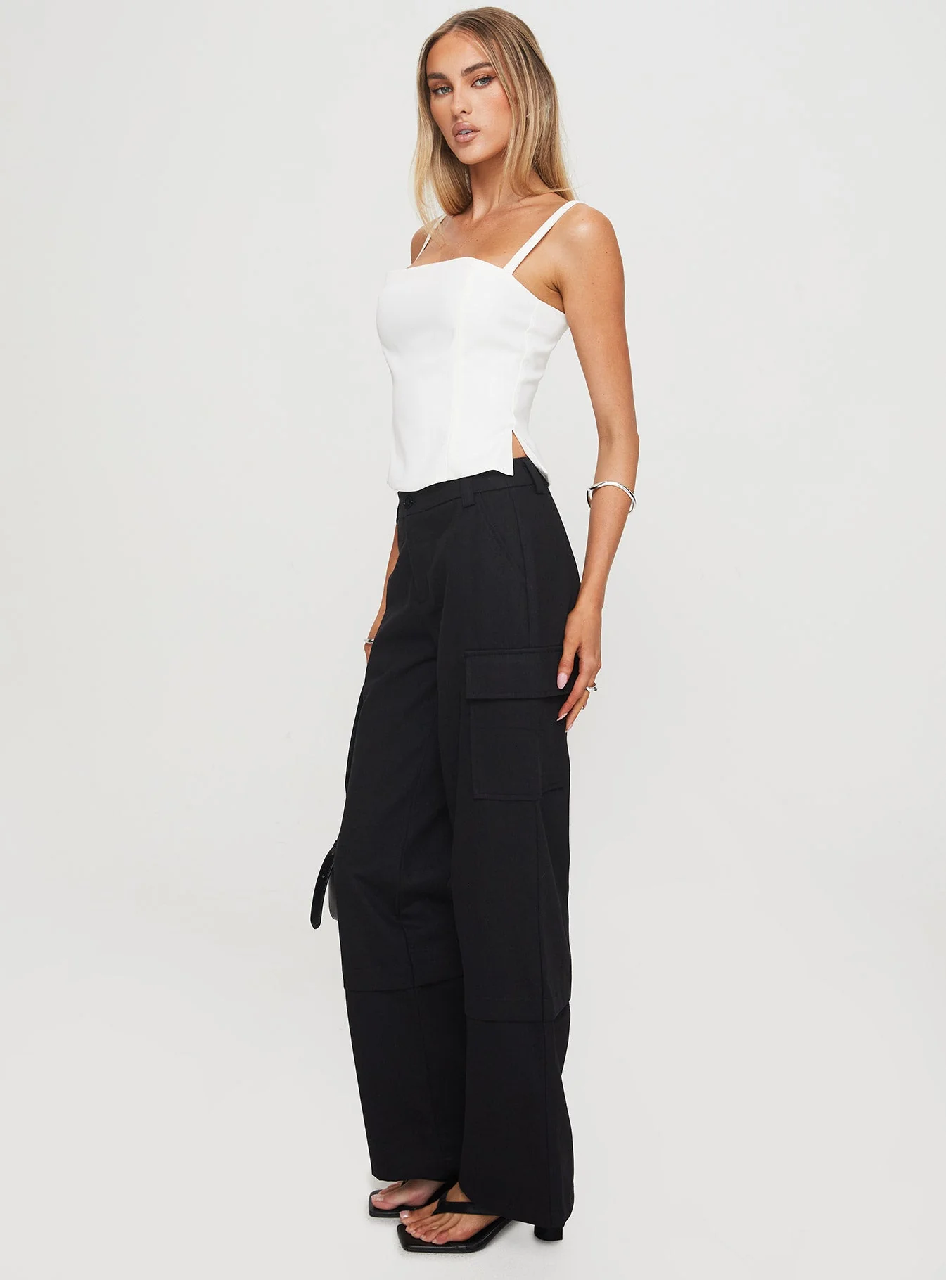 Raider Low Waist Cargo Pant Black - Image 3