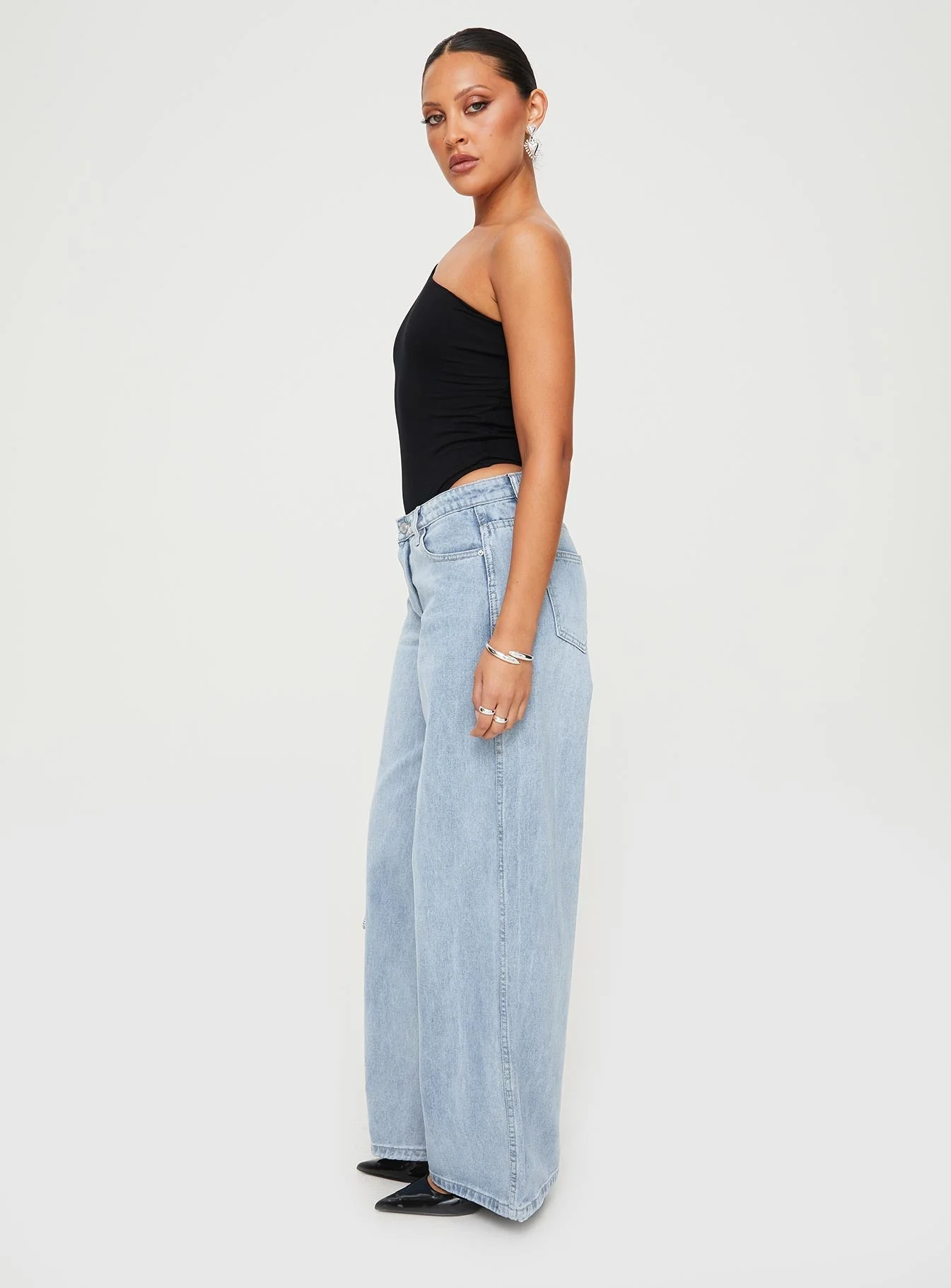 Ramos Low Rise Wide Leg Jeans Light Blue Wash Petite - Image 4