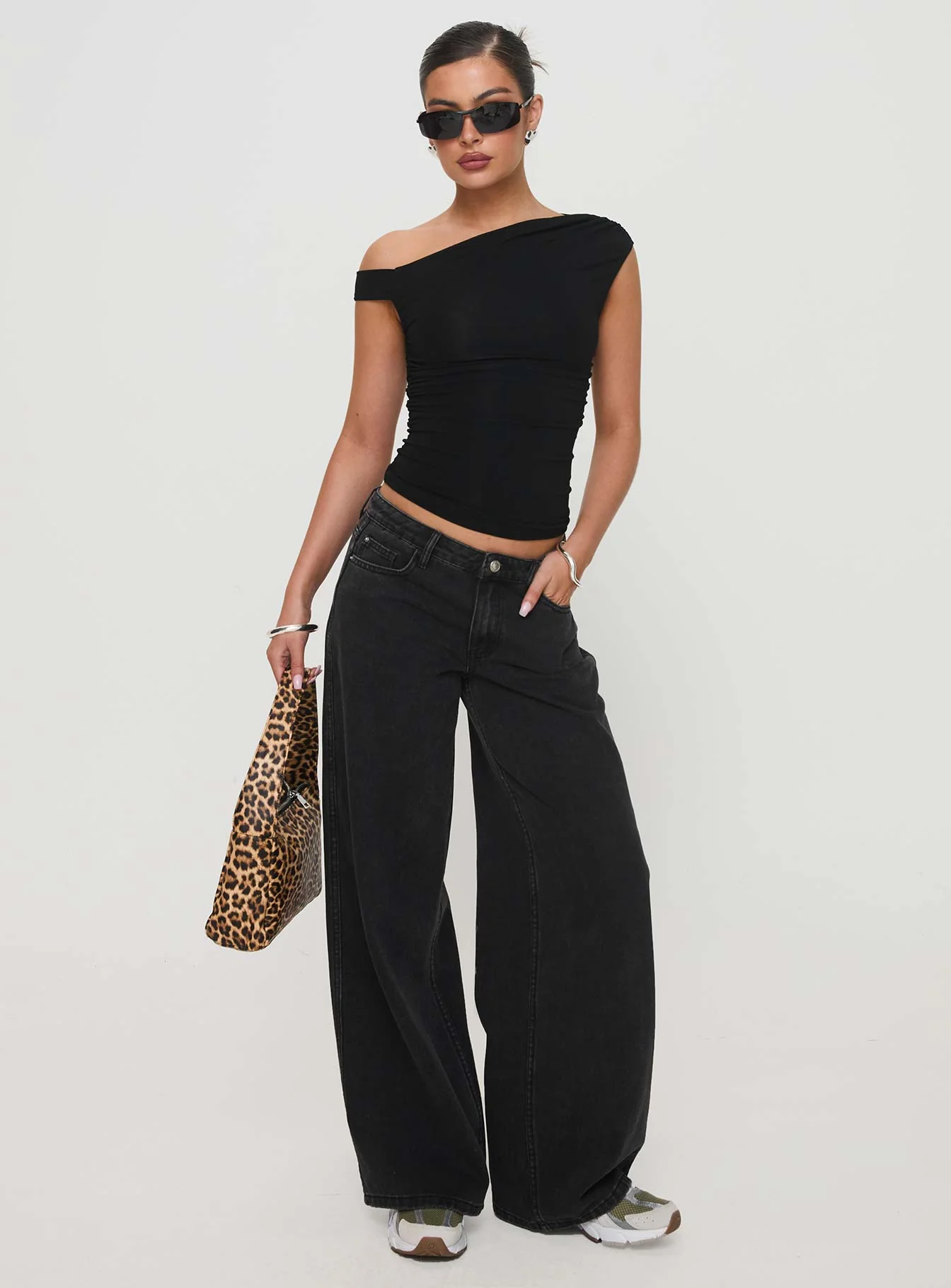 Ramos Low Rise Straight Leg Jeans Washed Black Petite - Image 3