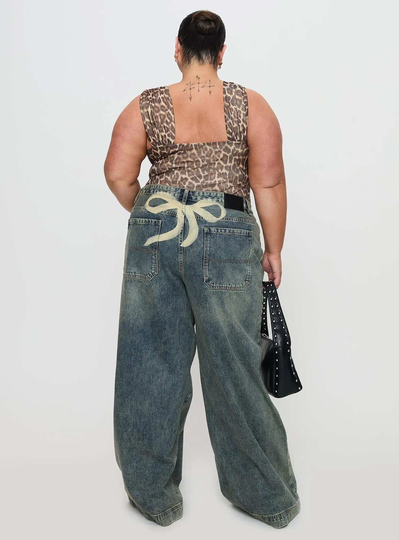 Ribbon Stamp Low Rise Wide Leg Jeans Antique Wash Curve - Image 5