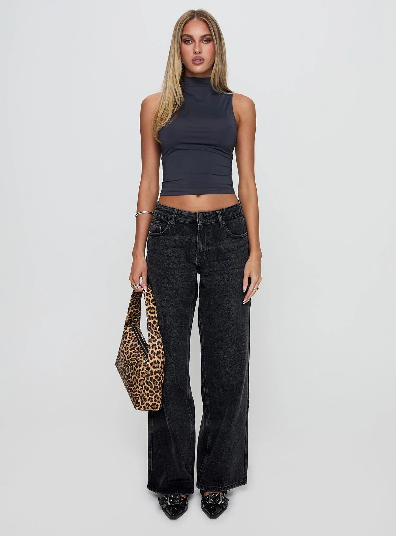 Serenitia Mid Rise Relaxed Jeans Washed Black - Image 7
