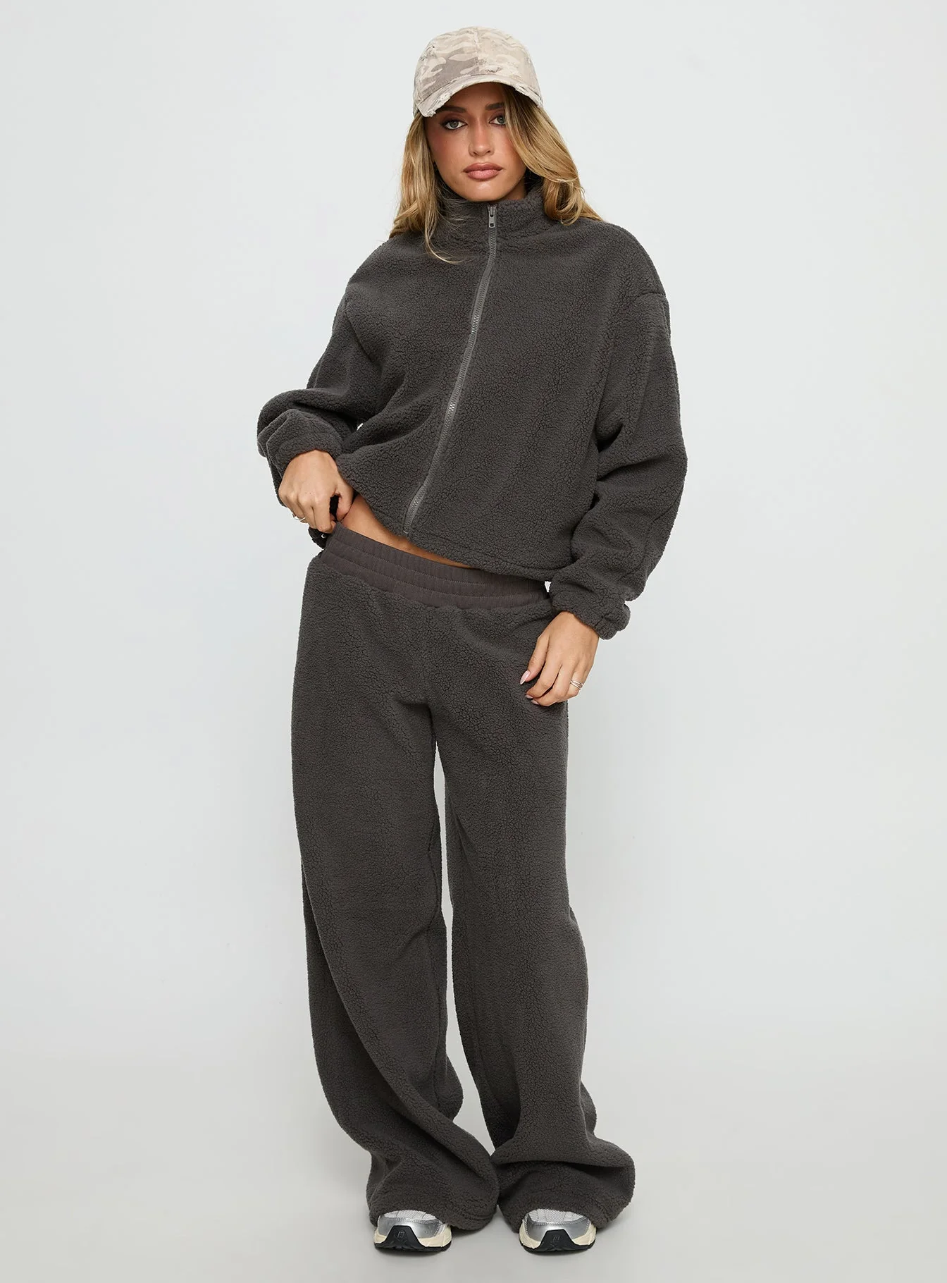 Siberia Fleece Track Pant Charcoal - Image 3