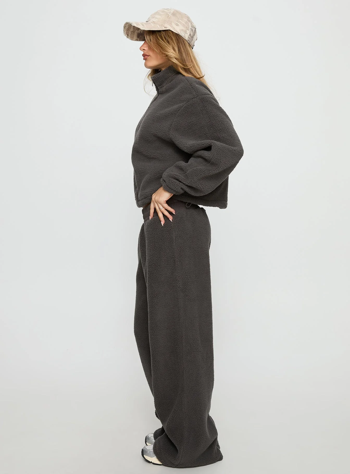 Siberia Fleece Track Pant Charcoal - Image 4