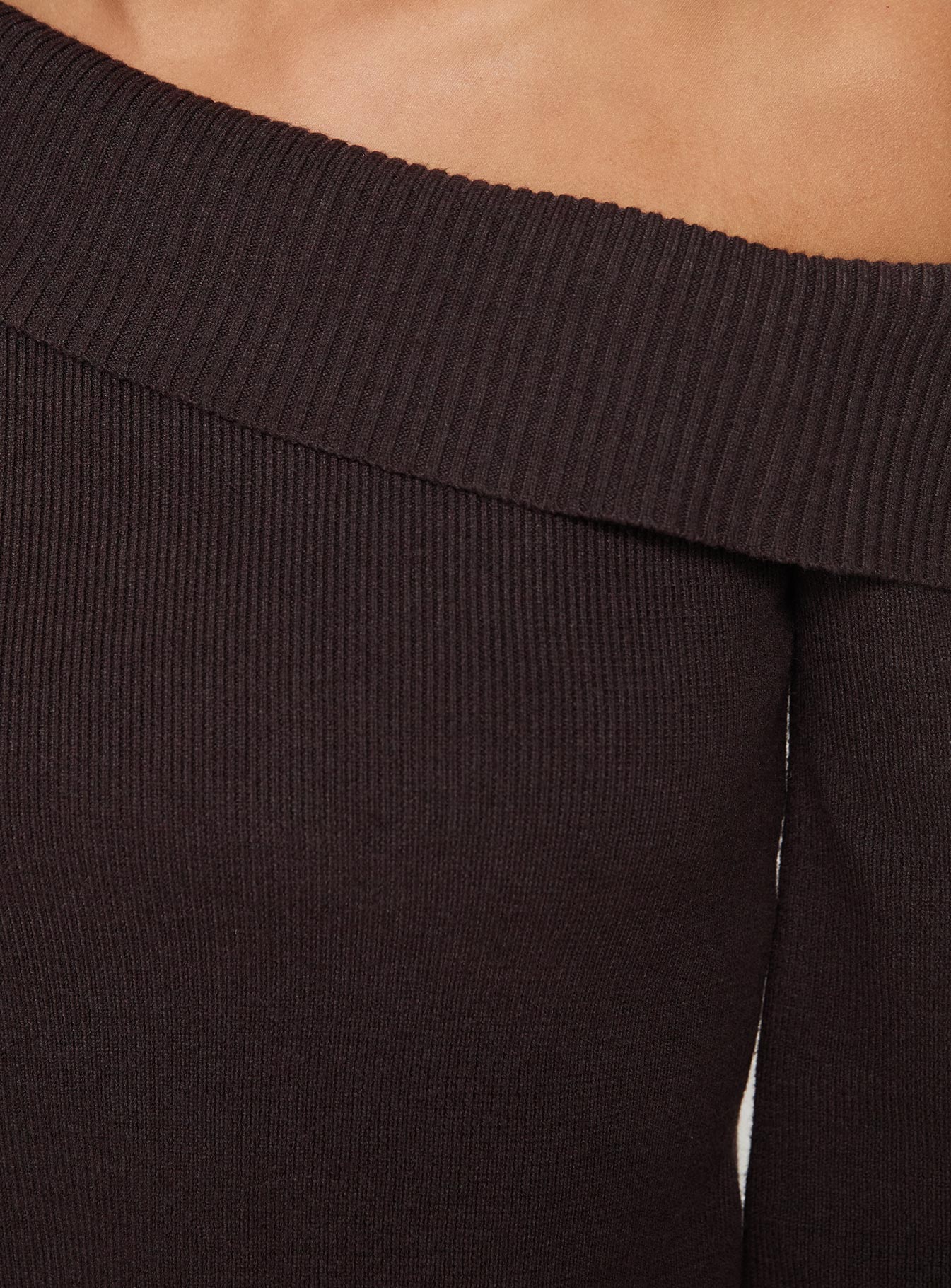 Sina Off The Shoulder Top Chocolate Tall - Image 7