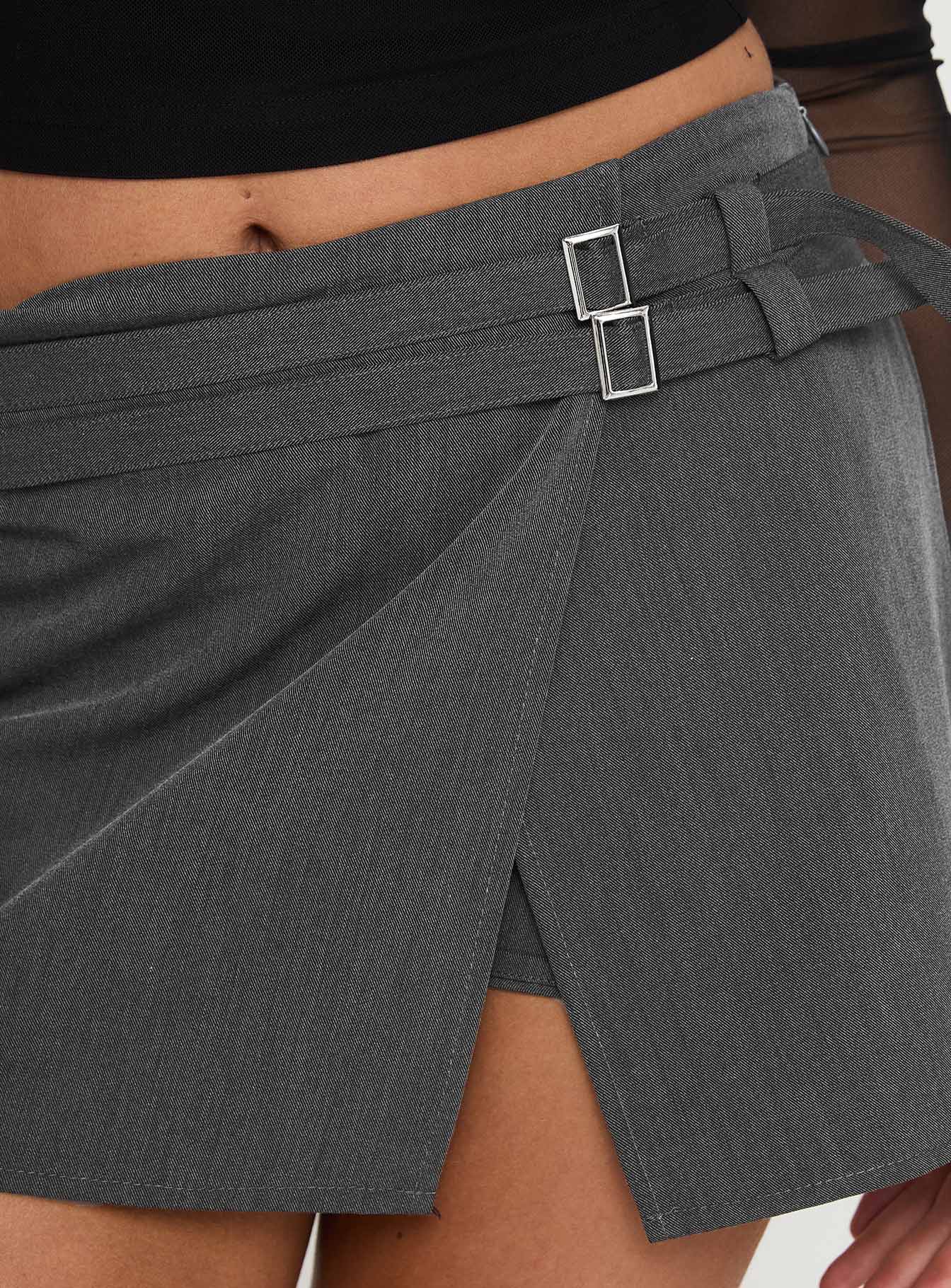 Statuette Buckle Mini Skort Grey - Image 6