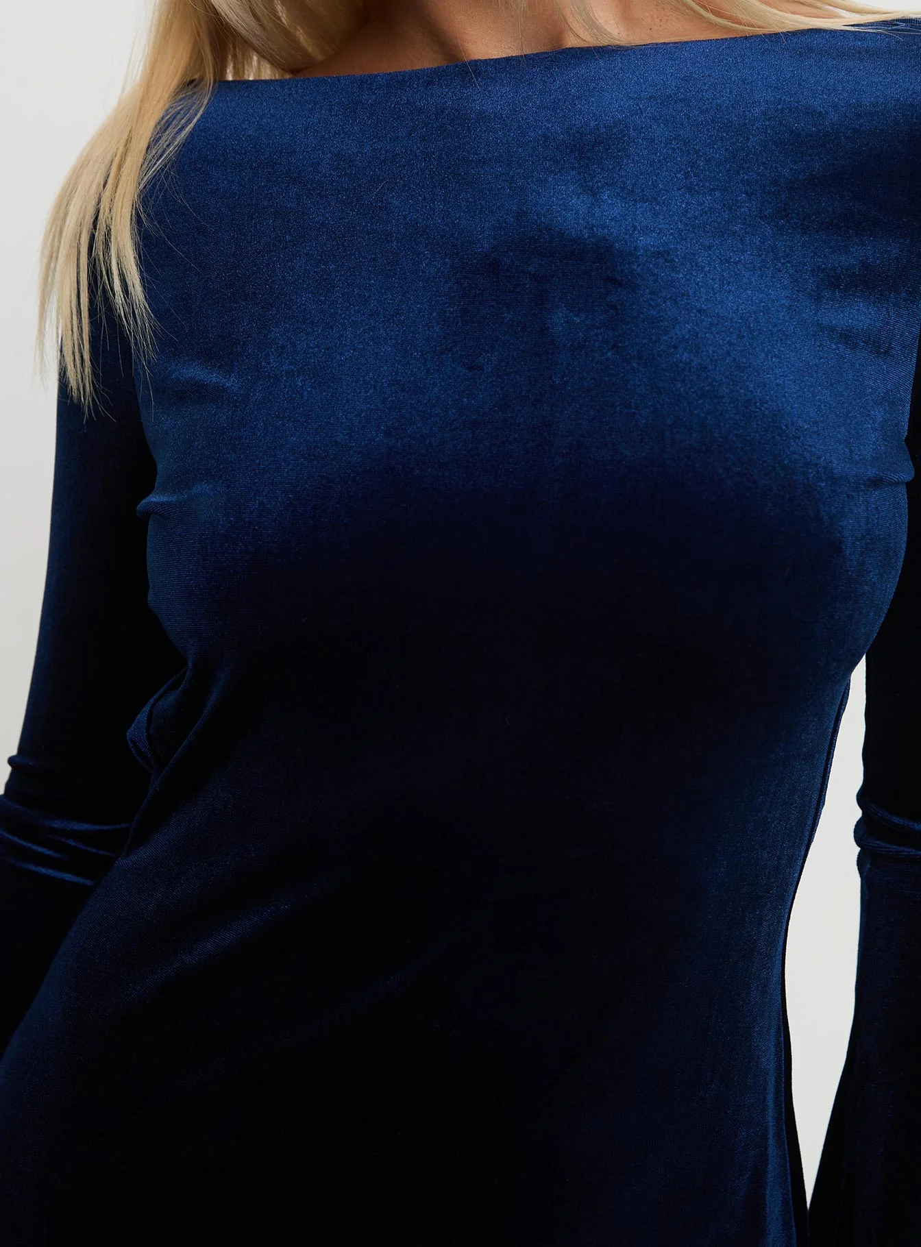 Syrene Long Sleeve Velvet Mini Dress Navy - Image 5