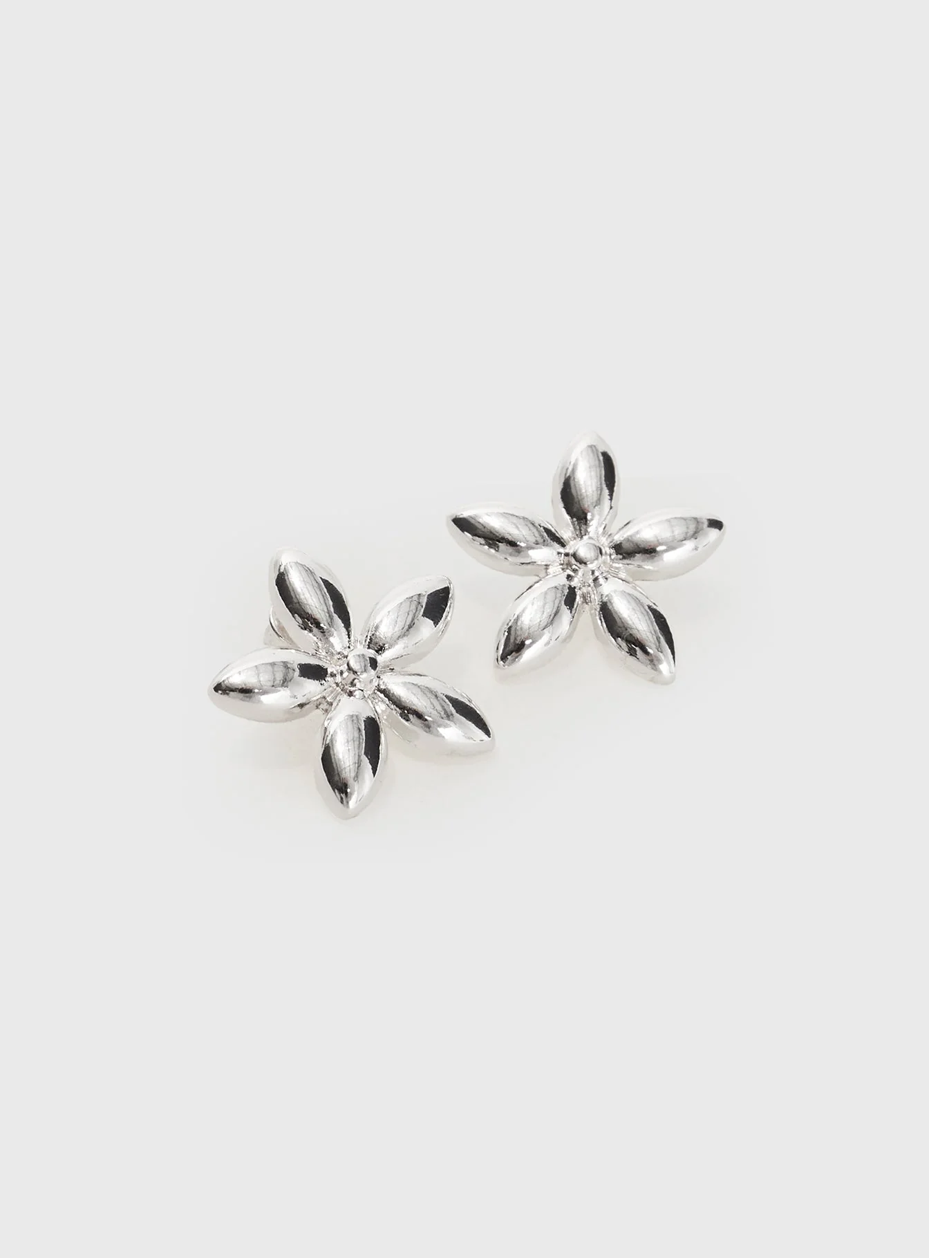 Torquil Earrings Silver - Image 3