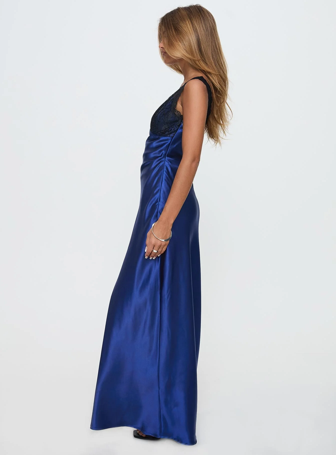 Voila Lace Maxi Dress Navy / Black - Image 4