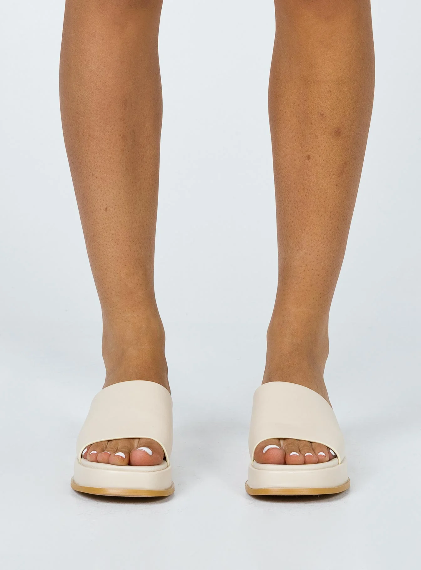 Bayshore Sandals Beige - Image 2