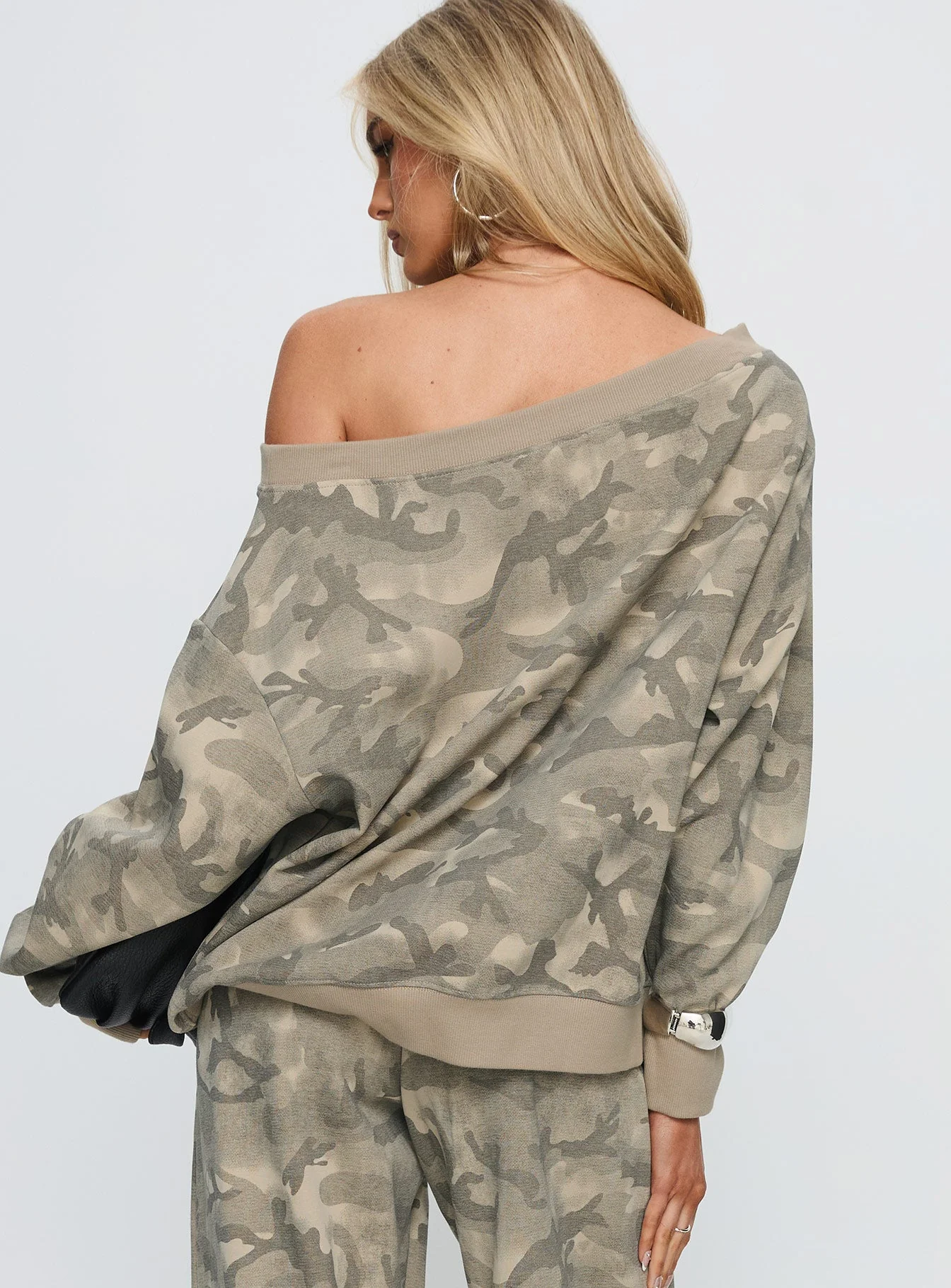 Wellness Off The Shoulder Jumper Washed Camo - Image 5