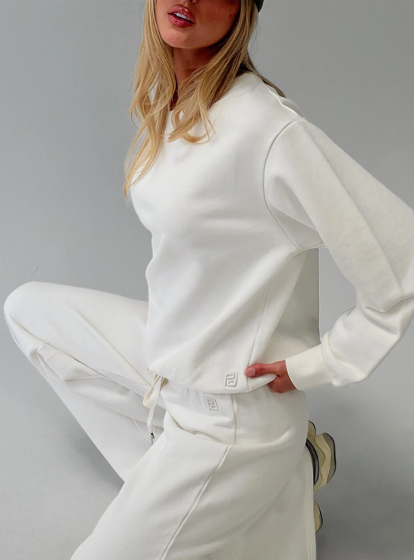 Wellness Off The Shoulder Jumper Washed White - Image 10