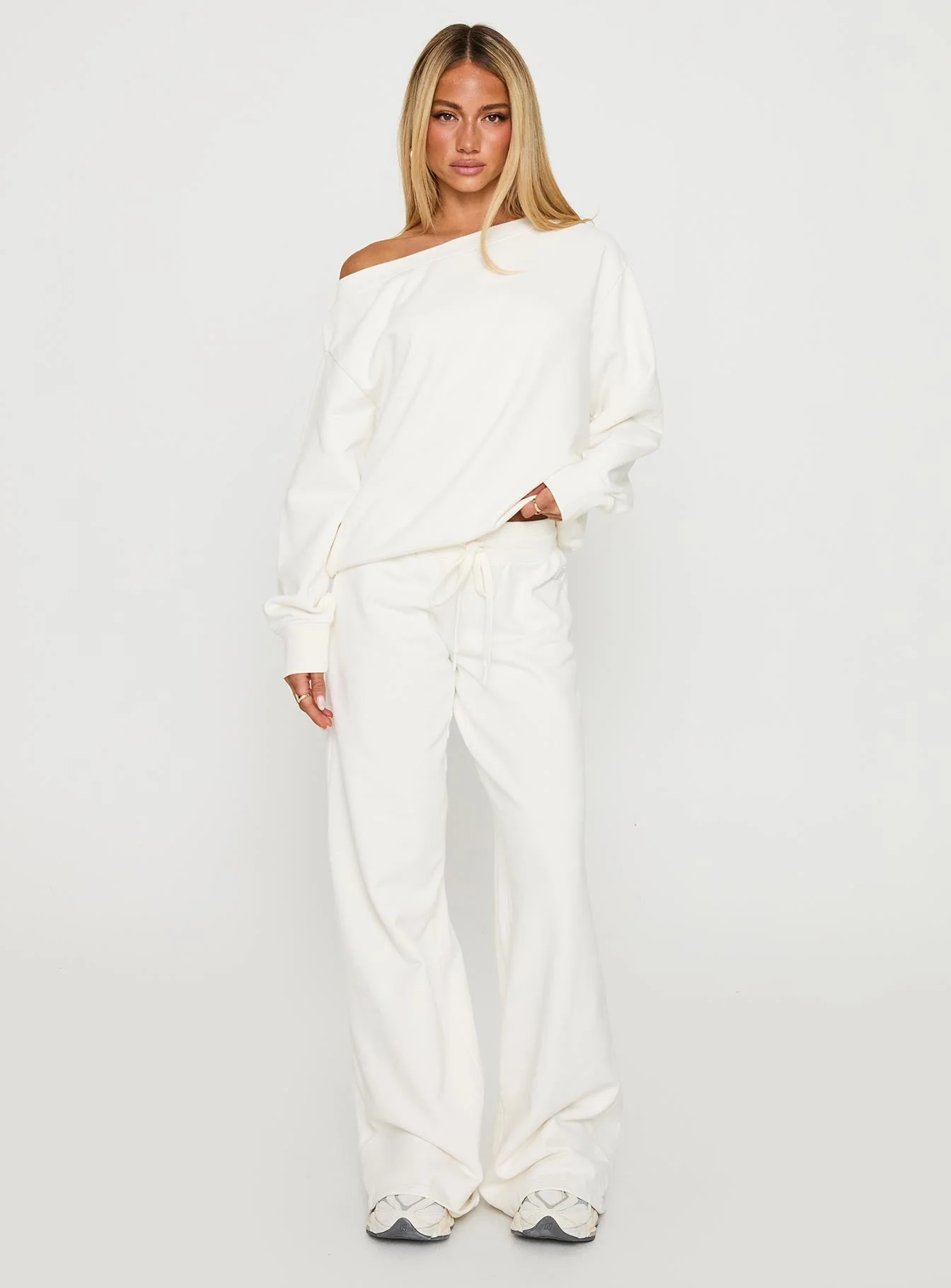 Wellness Off The Shoulder Jumper Washed White - Image 3