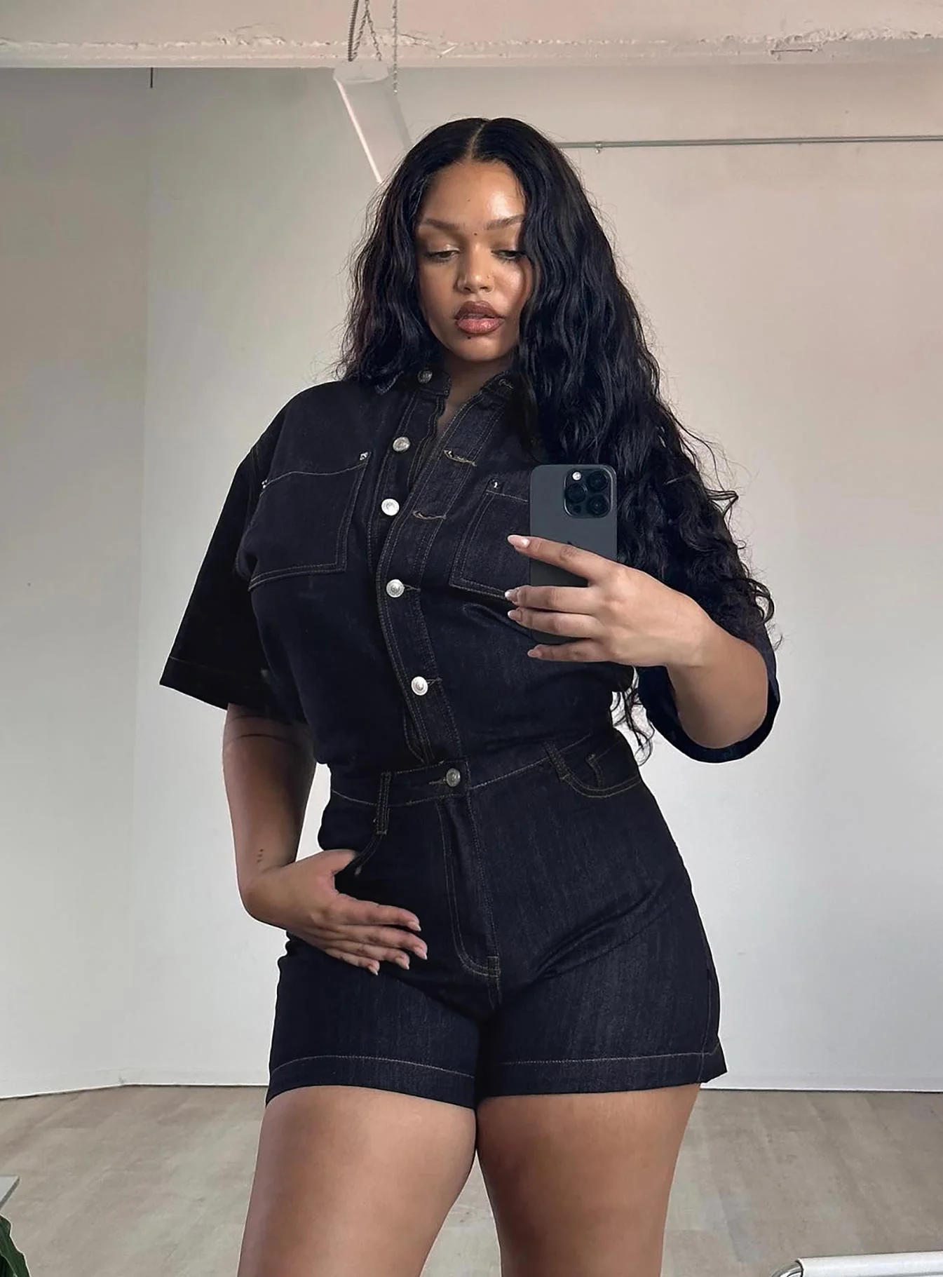 Whitaker Shorts Dark Denim - Image 7