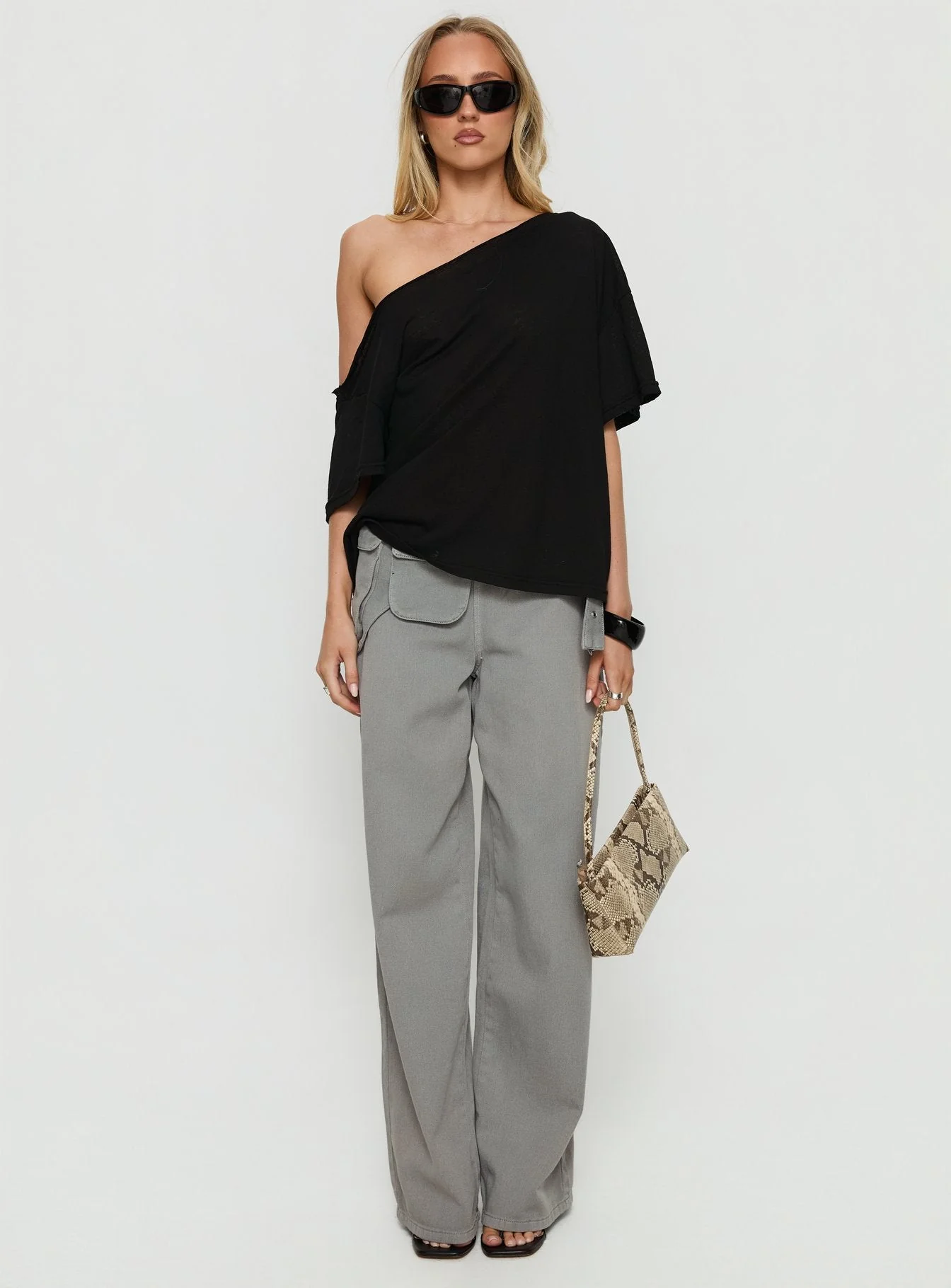 Winny Off Shoulder Tee Black - Image 7